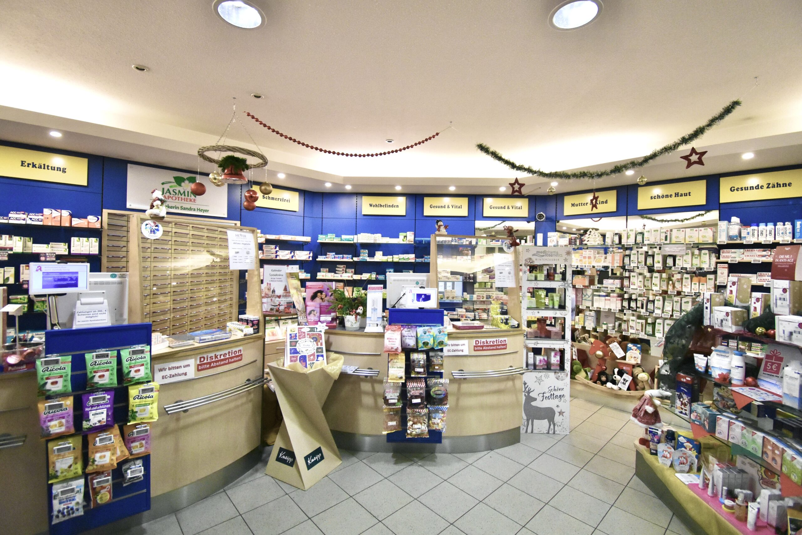 Innenaufnahme der Heyer Apotheke in Senzig